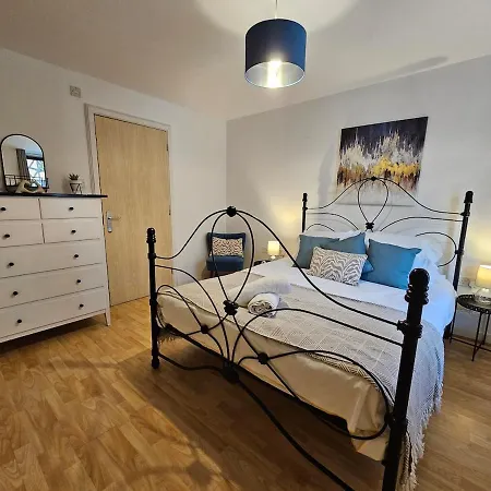 Apartamento Plaza Flat 19 - 2 Bedroom Apartment, Free Parking, Town Centre Swindon