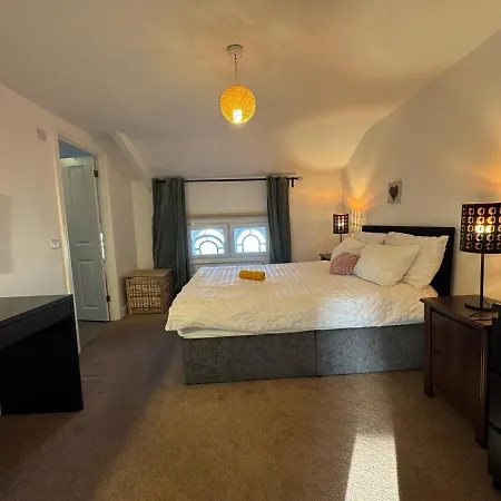Victoria Road - 1 Bedroom Apartment Swindon