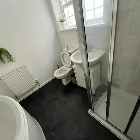 Oxford Rd, 5 Bedroom Sleeps 11,parking Swindon
