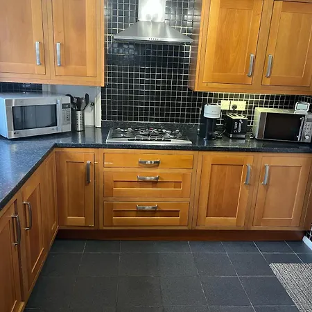 Holiday home Oxford Rd, 5 Bedroom Sleeps 11,parking *