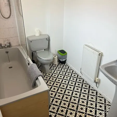 Holiday home Oxford Rd, 5 Bedroom Sleeps 11,parking Swindon
