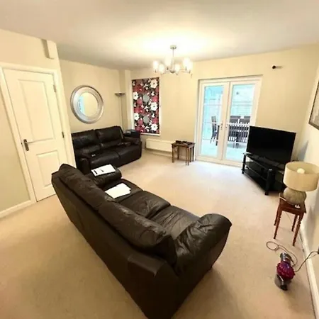 With Free Parking Holiday home *