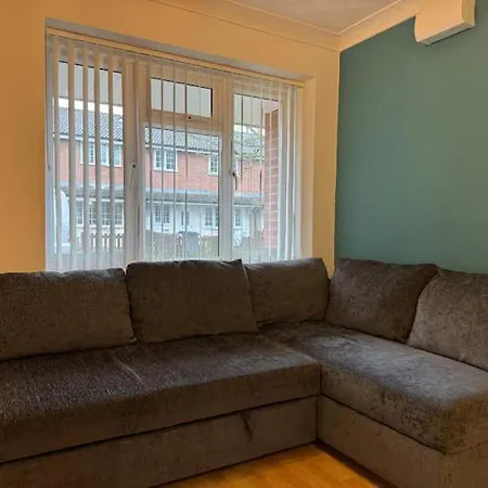Alder 3 Bedroom Semi Ample Parking Holiday home *