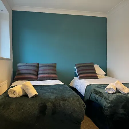 Holiday home Alder 3 Bedroom Semi Ample Parking Swindon