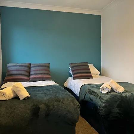 Alder 3 Bedroom Semi Ample Parking *