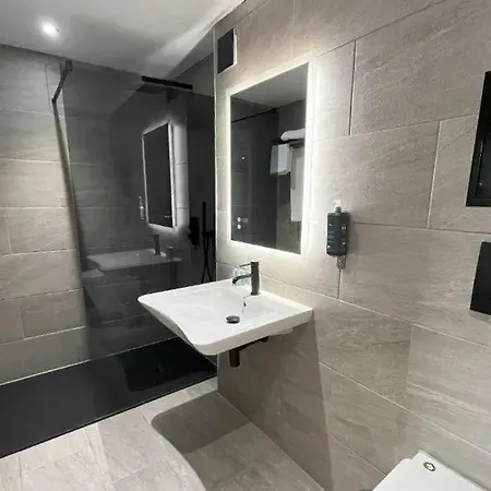Hotel Lydiard Park & Conference Centre 3*