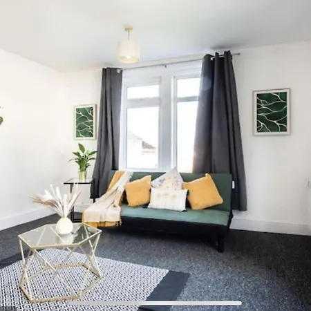 A Cosy 2 Bed Flat In