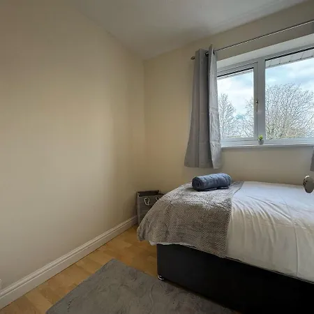 Olive House Long Sleeps 8 Free Parking *
