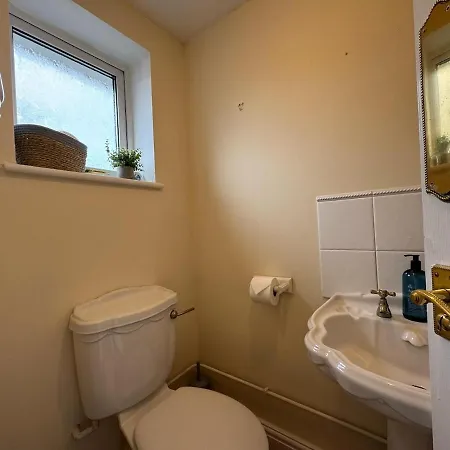 Olive House Long Sleeps 8 Free Parking * Swindon