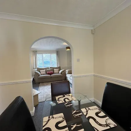 Holiday home Olive House Long Sleeps 8 Free Parking *