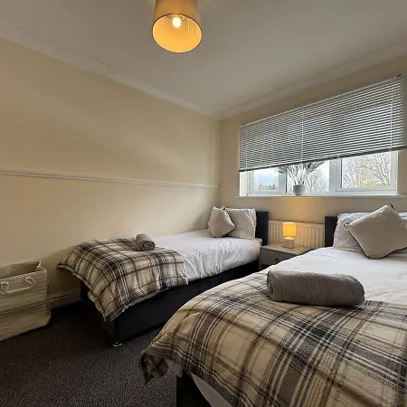 Olive House Long Sleeps 8 Free Parking * Swindon