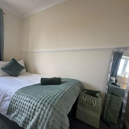 Olive House Long Sleeps 8 Free Parking *