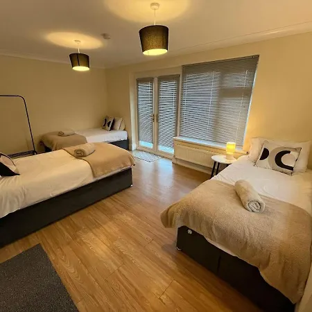 Olive House Long Sleeps 8 Free Parking Swindon
