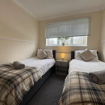 Olive House Long Sleeps 8 Free Parking *