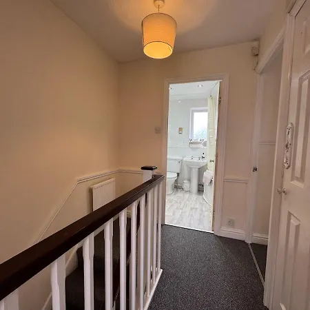 Olive House Long Sleeps 8 Free Parking * Swindon