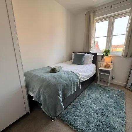 Hanwell House Sn25 Long Sleep 5 Free Parking Holiday home Swindon