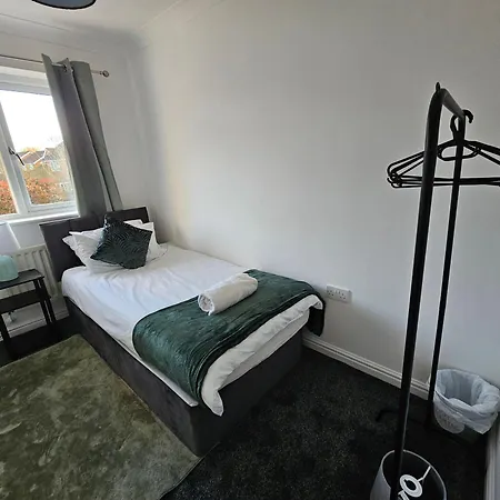 Sigerson House Long Sleep 5 Free Parking