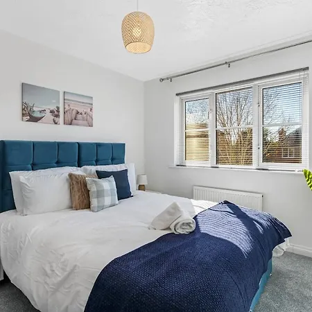 Colman Park Apartment *
