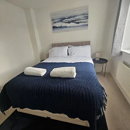 Homington House Long Sleeps 8 Free Parking Swindon