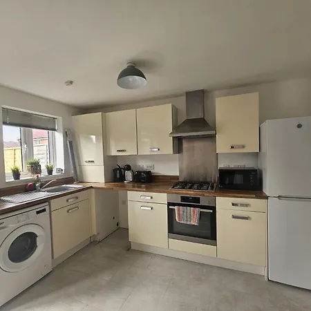 Homington House Long Sleeps 8 Free Parking *