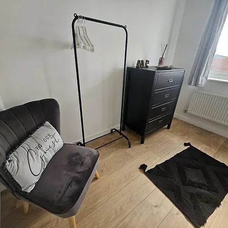 Homington House Long Sleeps 8 Free Parking Swindon