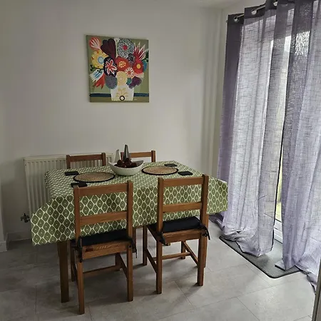 Homington House Long Sleeps 8 Free Parking * Swindon
