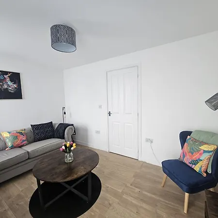 Homington House Long Sleeps 8 Free Parking