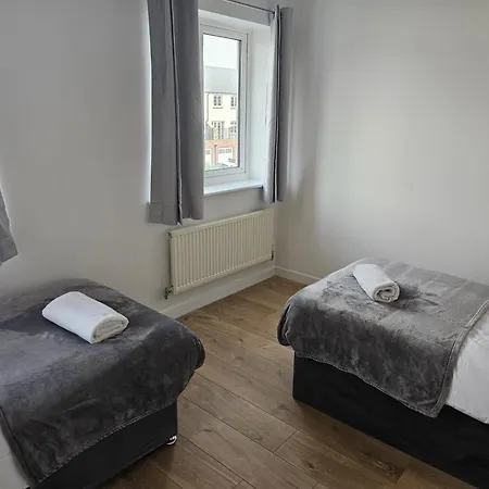 Homington House Long Sleeps 8 Free Parking *