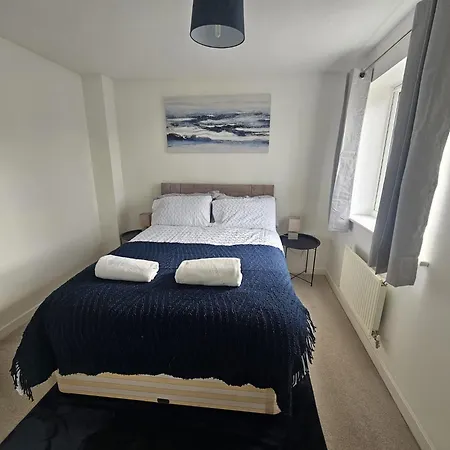 Holiday home Homington House Long Sleeps 8 Free Parking Swindon