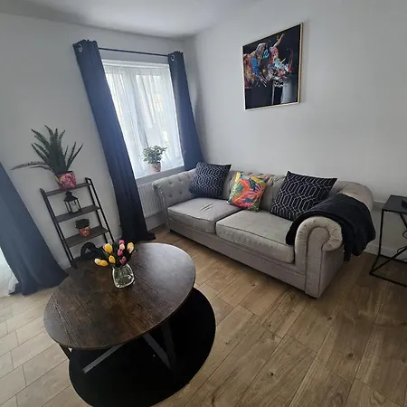 Homington House Long Sleeps 8 Free Parking *