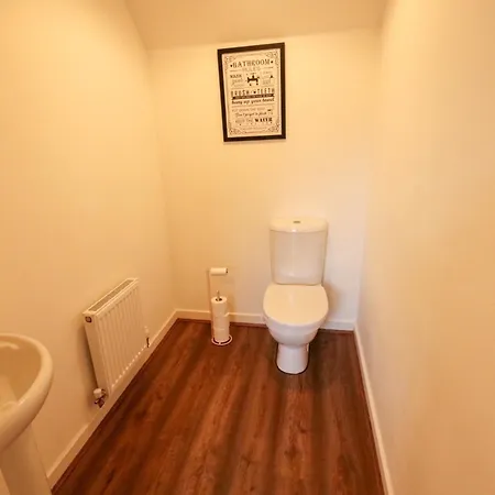 Holiday home Cozy 2br Retreat Swindon