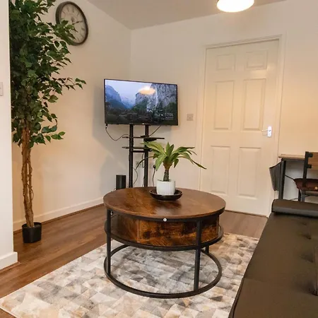 Cozy 2br Retreat Holiday home *