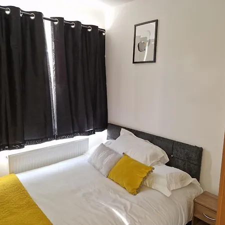 Homey In Swindon, United Kingdom