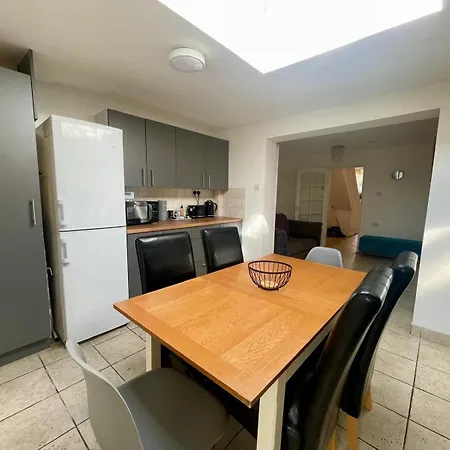 Holiday home Broad House Location Long Sleeps 10 *