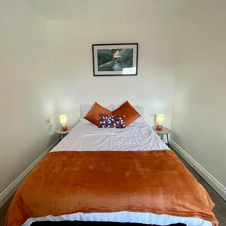 Broad House Location Long Sleeps 10