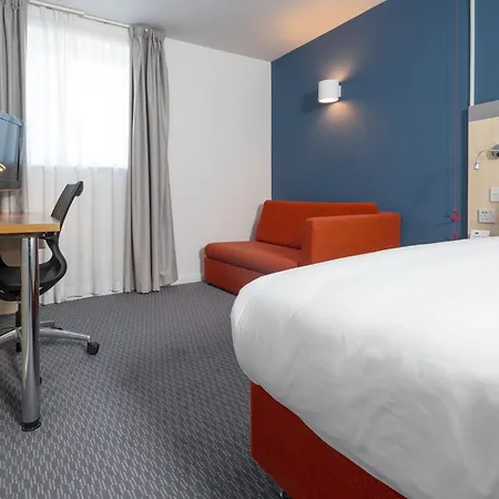 Express Centre By Ihg Hotel 3*