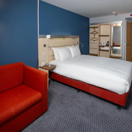 Express Centre By Ihg Hotel 3*