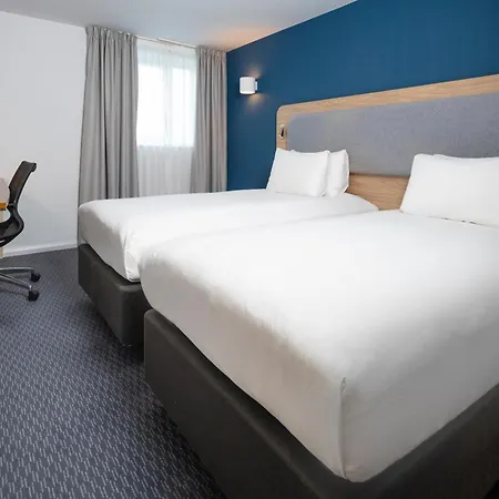 Hotel Express Centre By Ihg 3*