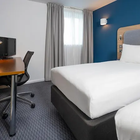 Express Centre By Ihg Hotel 3*