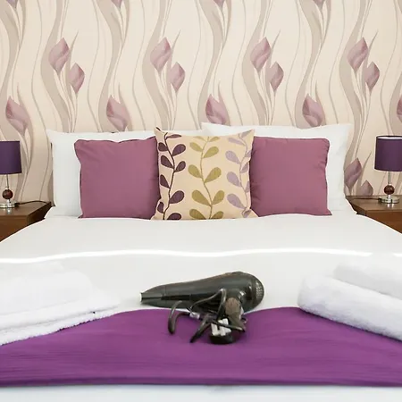 Comfortable Town Centre Apartments, Free Parking, Sleeps Up To 8 Apartment *