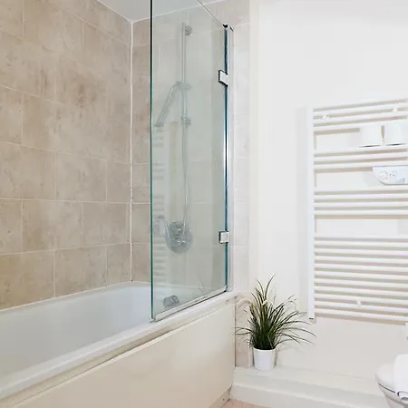 Paramount Apartment Swindon