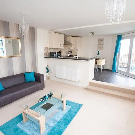 Apartment Comfortable Town Centre Apartments, Free Parking, Sleeps Up To 8 *