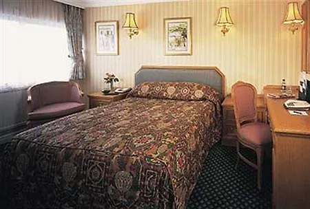 Thistle Express Hotel 3*