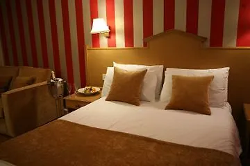 Mercure East And Hotel