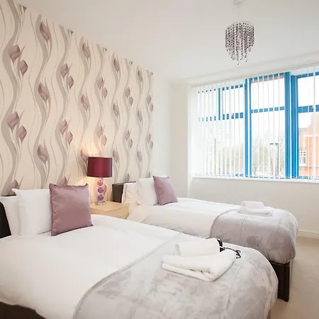 Apartment Comfortable Town Centre Apartments, Free Parking, Sleeps Up To 8