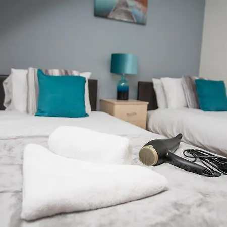 Comfortable Town Centre Apartments, Free Parking, Sleeps Up To 8 Apartment *