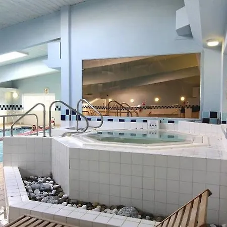 South Marston And Leisure Club Hotel