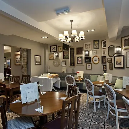 The Goddard Arms Hotel 3*