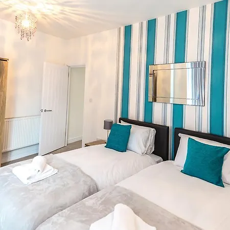 Apartment Comfortable Town Centre Apartments, Free Parking, Sleeps Up To 8