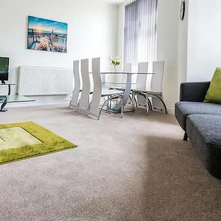 Apartment Comfortable Town Centre Apartments, Free Parking, Sleeps Up To 8